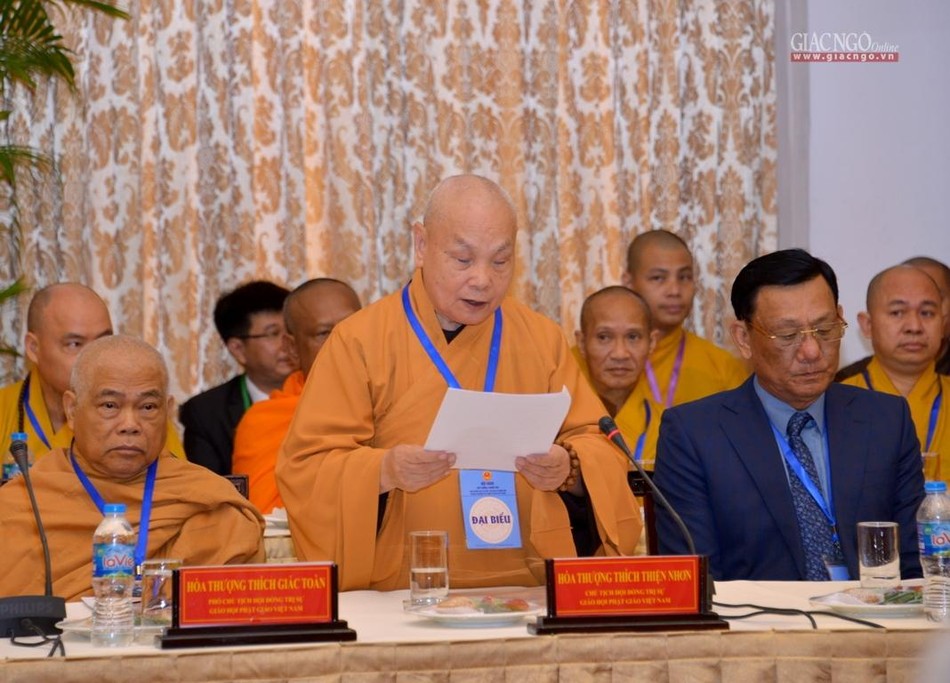 Hòa thượng Thích Thiện Nhơn phát biểu tại hội nghị