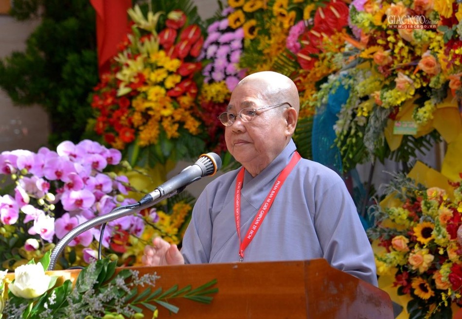 Ni trưởng Thích nữ Từ Nhẫn phát biểu khai mạc
