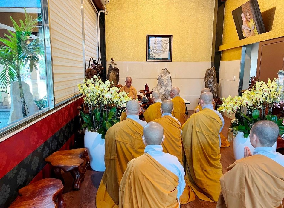 Đức Quyền Pháp chủ GHPGVN chỉ dạy mong chư Ni trưởng làm điểm tựa cho hàng Ni chúng hậu học Phật giáo TP.HCM và tổ chức thành công Đại lễ tưởng niệm Đức Thánh Tổ Ni Đại Ái Đạo