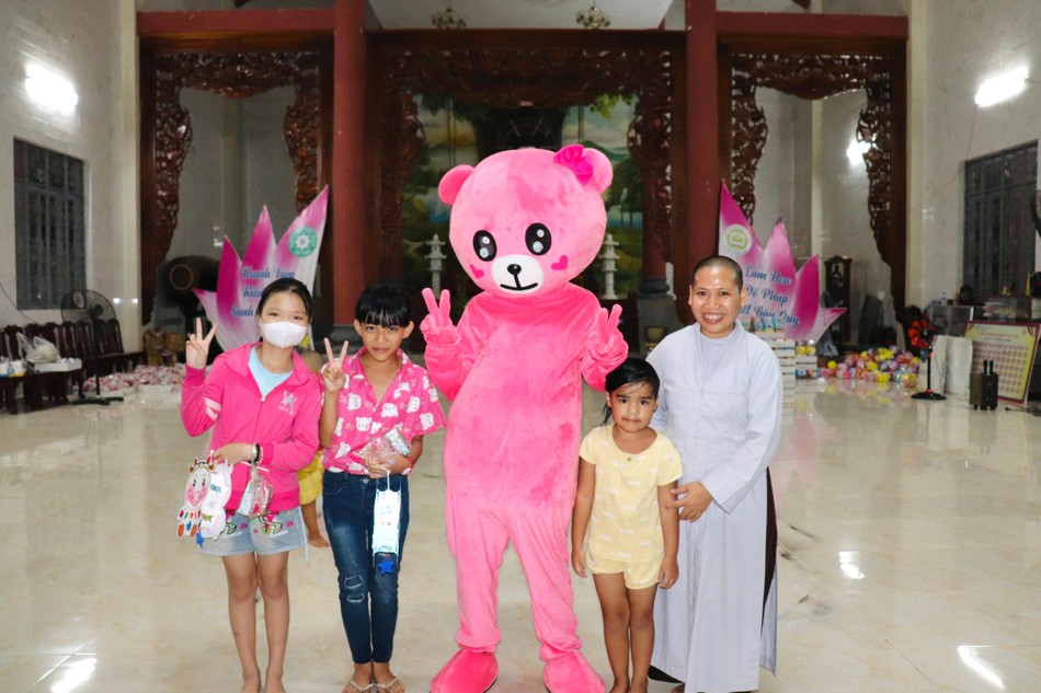 Các em vui cùng chú thỏ ngọc Các em vui cùng chú thỏ ngọc