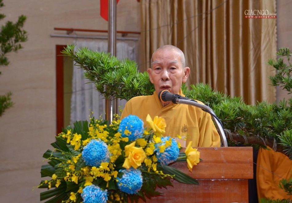 Hòa thượng Thích Thiện Đức, đồng Trưởng ban Tổ chức phát biểu khai mạc