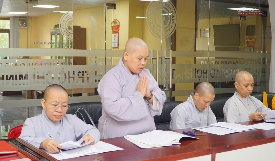 Sư cô Thích nữ Thánh Tâm, Trưởng Tiểu ban Thông tin - báo chí Đại lễ báo cáo kế hoạch công tác truyền thông đại lễ Sư cô Thích nữ Thánh Tâm, Trưởng Tiểu ban Thông tin - báo chí Đại lễ báo cáo kế hoạch công tác truyền thông đại lễ