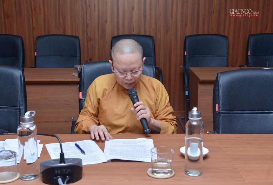 Ni sư Thích nữ Hòa Liên đọc các chương, điều trong bản thảo tu chỉnh Hiến chương Ni sư Thích nữ Hòa Liên đọc các chương, điều trong bản thảo tu chỉnh Hiến chương