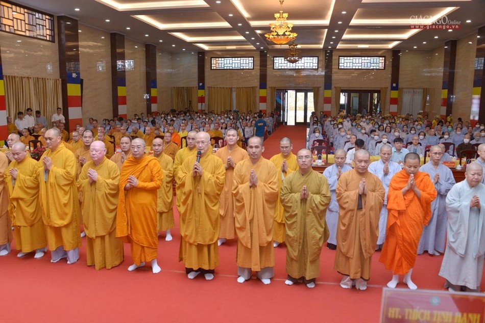 Thành viên Ban Hướng dẫn Phật tử ra mắt và phát biểu nhận nhiện vụ