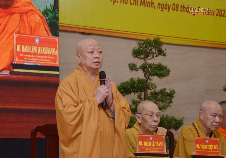 Hòa thượng Thích Lệ Trang, Trưởng ban Trị sự GHPGVN TP.HCM phát biểu chỉ đạo tại buổi lễ