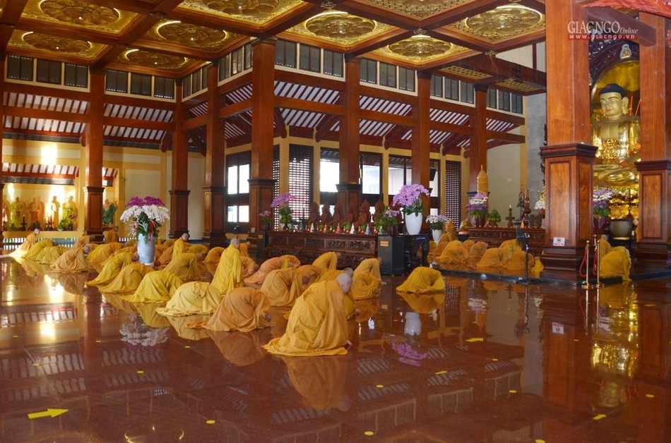 Chư Tăng đảnh lễ Tam bảo Chư Tăng đảnh lễ Tam bảo