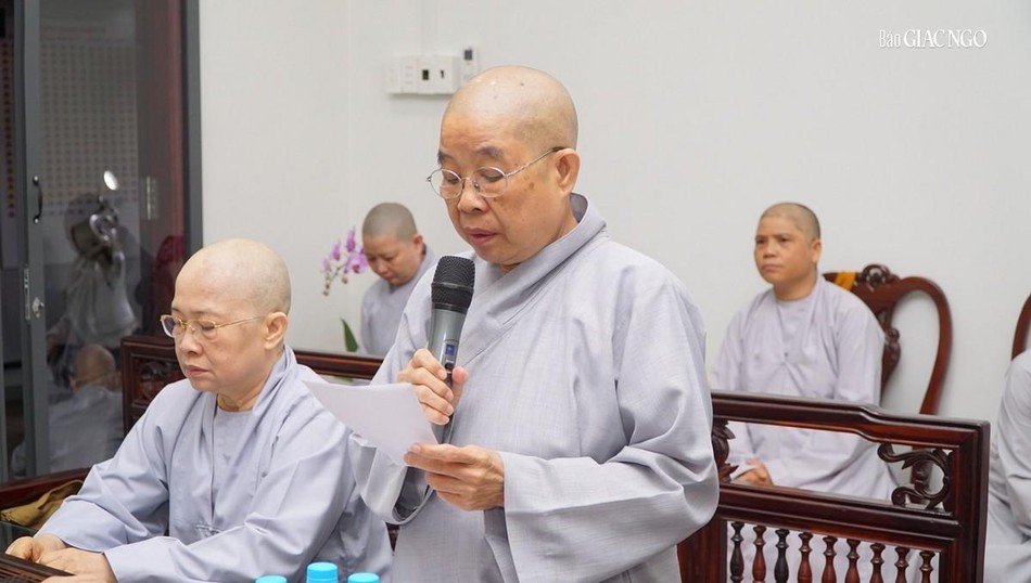 Ni trưởng Thích nữ Nhật Khương đúc kết buổi họp Ni trưởng Thích nữ Nhật Khương đúc kết buổi họp