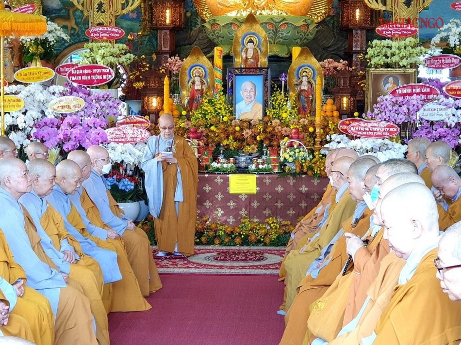 Ni trưởng Thích nữ Huệ Hương tán dương công hạnh và có đôi lời tưởng niệm cố Ni trưởng Thích nữ Như Giác Ni trưởng Thích nữ Huệ Hương tán dương công hạnh và có đôi lời tưởng niệm cố Ni trưởng Thích nữ Như Giác