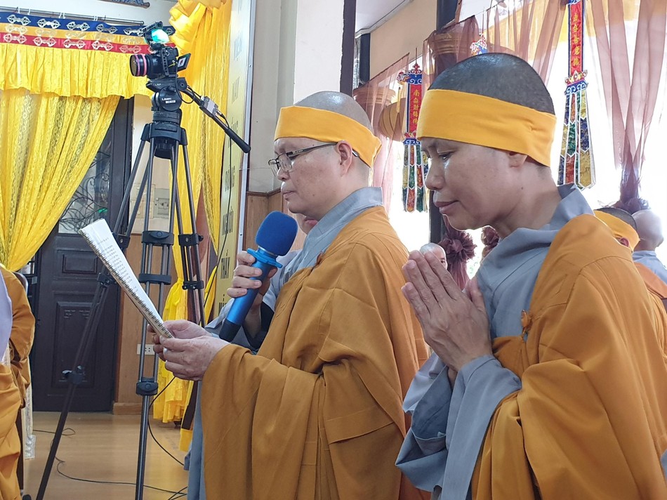 Ni sư Thích nữ Huệ Đức tác bạch cúng dường trai tăng Ni sư Thích nữ Huệ Đức tác bạch cúng dường trai tăng