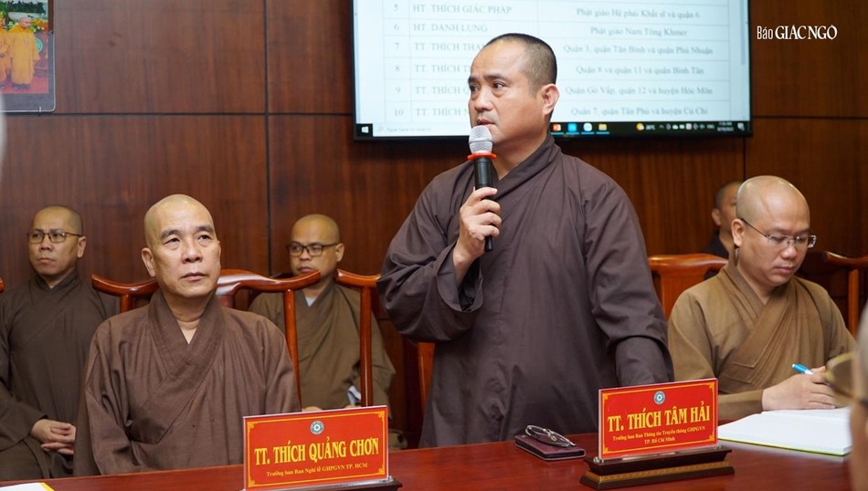 Thượng tọa Thích Tâm Hải báo cáo về việc liên quan công tác thông tin - truyền thông Thượng tọa Thích Tâm Hải báo cáo về việc liên quan công tác thông tin - truyền thông