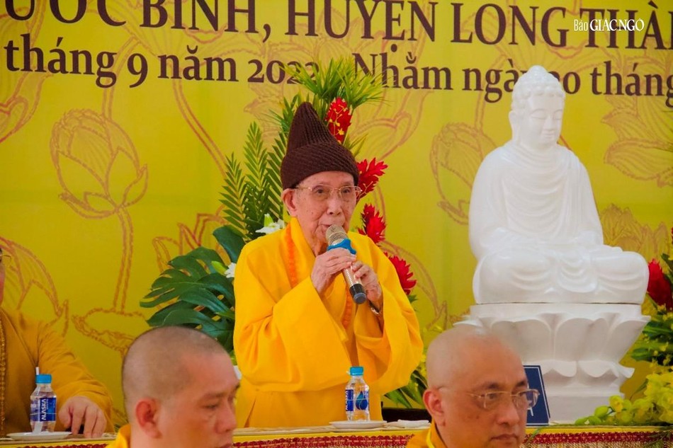 Trưởng lão Hòa thượng Thích Đức Nghiệp ban đạo từ