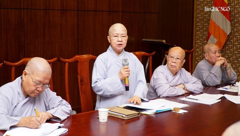 Ni trưởng Thích nữ Như Thảo, Phó Trưởng Thường trực Phân ban tại buổi họp