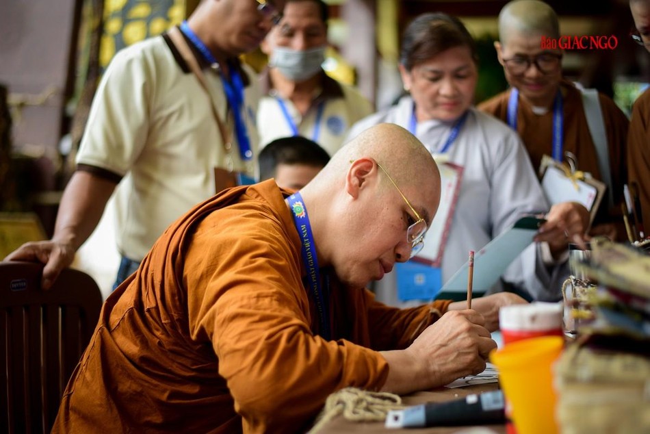 Viết thư pháp Viết thư pháp