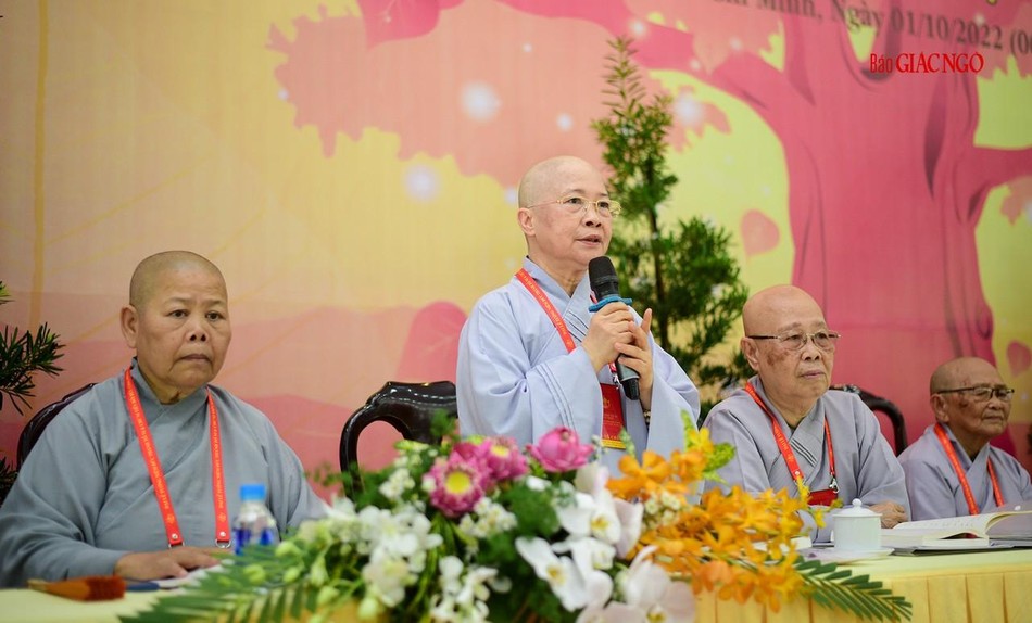 Ni trưởng Thích nữ Như Thảo trình bày tham luận "Ni giới TP.HCM tiềm năng, hội nhập, phát triển" Ni trưởng Thích nữ Như Thảo trình bày tham luận "Ni giới TP.HCM tiềm năng, hội nhập, phát triển"