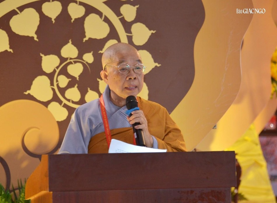 Ni trưởng Thích Nữ Nhật Khương cung tuyên đôi dòng hành trạng của Đức Thánh Tổ Ni Đại Ái Đạo