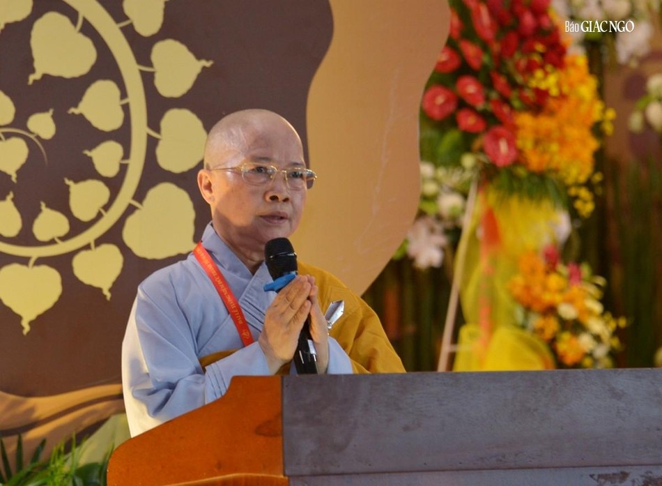 Ni trưởng Thích nữ Như Thảo dâng lời tưởng niệm tại Đại lễ tưởng niệm