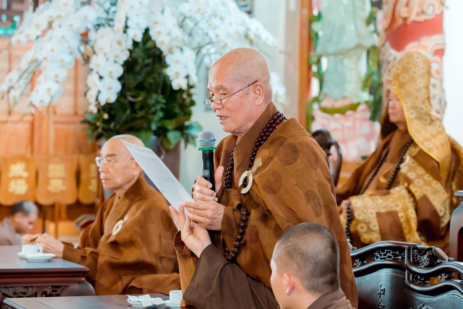 Hòa thượng Thích Minh Thông đã thay mặt Ban Kiến đàn tuyên đọc diễn văn khai mạc Hòa thượng Thích Minh Thông đã thay mặt Ban Kiến đàn tuyên đọc diễn văn khai mạc