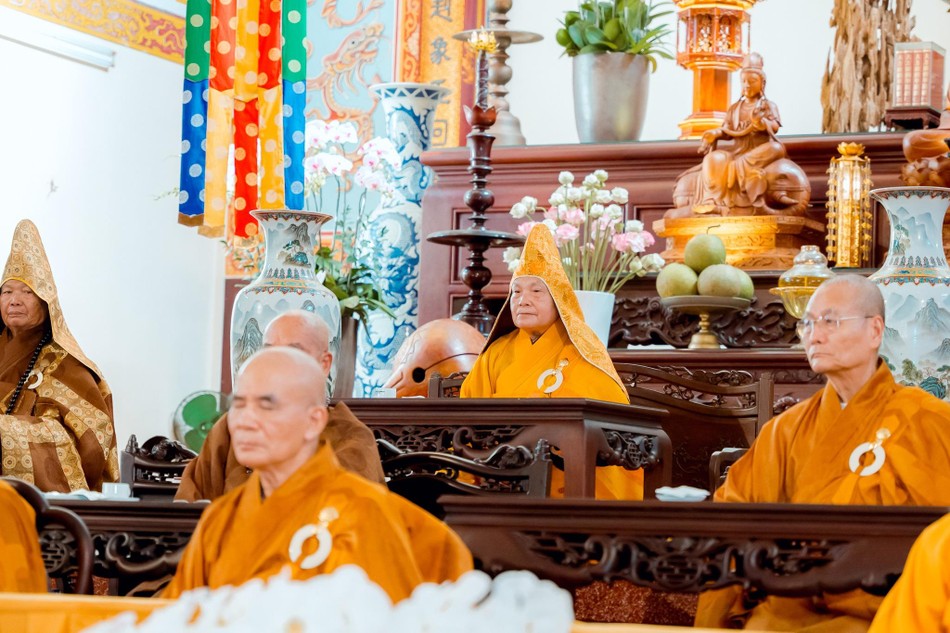 Đại Giới đàn cung thỉnh Hòa thượng Thích Thiện Nhơn, Chủ tịch Hội đồng Trị sự đương vi Đường đầu Hòa thượng Đại Giới đàn cung thỉnh Hòa thượng Thích Thiện Nhơn, Chủ tịch Hội đồng Trị sự đương vi Đường đầu Hòa thượng