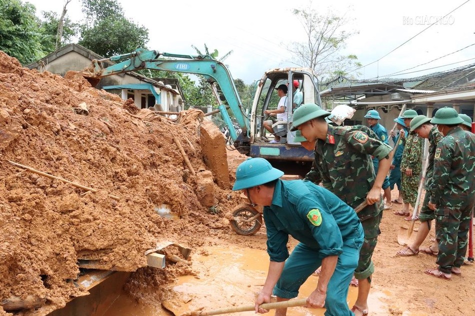 Căn nhà trong đống đổ nát Căn nhà trong đống đổ nát