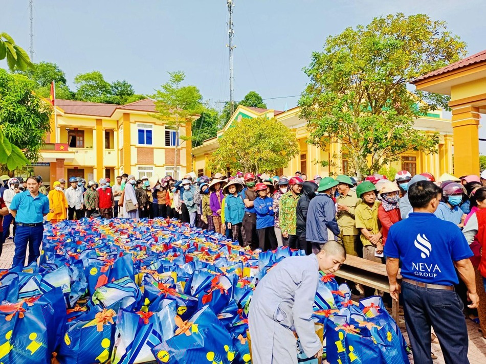 Chương trình do Ban Từ thiện - Xã hội Phật giáo tỉnh Đồng Nai tổ chức trao tặng 1.200 phần quà đến bà con tỉnh Hà Tĩnh và Nghệ An Chương trình do Ban Từ thiện - Xã hội Phật giáo tỉnh Đồng Nai tổ chức trao tặng 1.200 phần quà đến bà con tỉnh Hà Tĩnh và Nghệ An