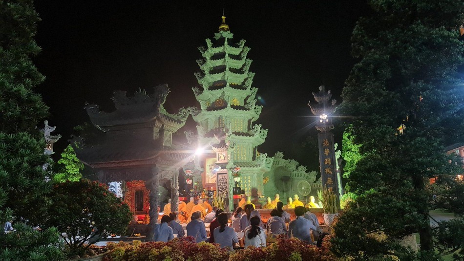 Trì tụng kinh Di đà tưởng niệm húy nhật Hòa thượng Thích Hiển Pháp Trì tụng kinh Di đà tưởng niệm húy nhật Hòa thượng Thích Hiển Pháp