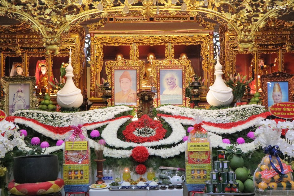 Di ảnh Trưởng lão Hòa thượng tại chùa Nam Thiên Nhất Trụ Di ảnh Trưởng lão Hòa thượng tại chùa Nam Thiên Nhất Trụ