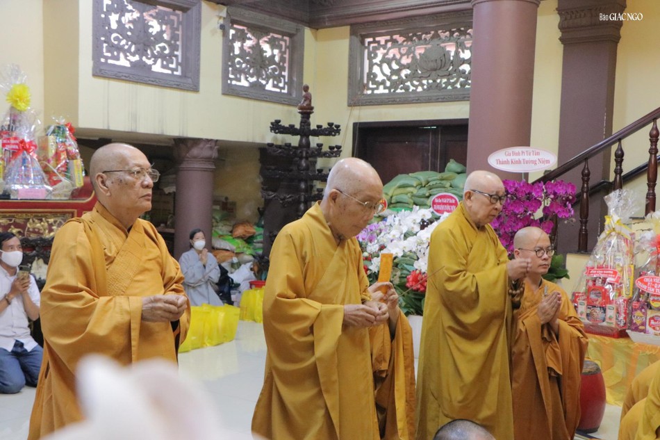 Chư tôn giáo phẩm niêm hương tưởng niệm Giác linh Hòa thượng Thích Trí Dũng Chư tôn giáo phẩm niêm hương tưởng niệm Giác linh Hòa thượng Thích Trí Dũng