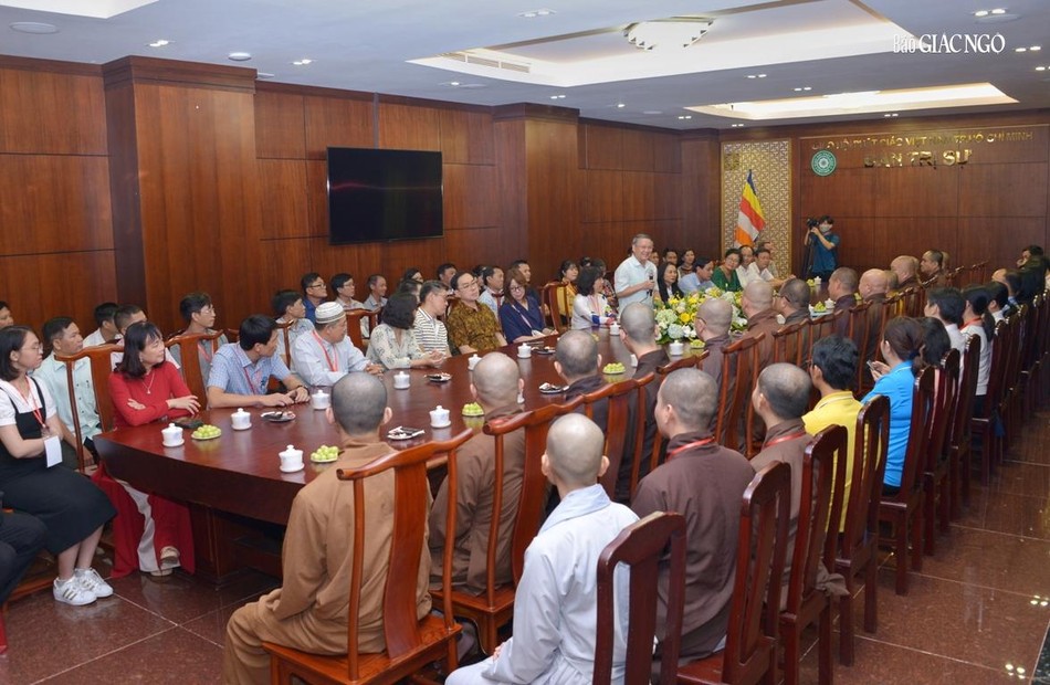 Đoàn gồm 70 vị nhà nghiên cứu, học giả người Mỹ, học viên tham dự Đoàn gồm 70 vị nhà nghiên cứu, học giả người Mỹ, học viên tham dự