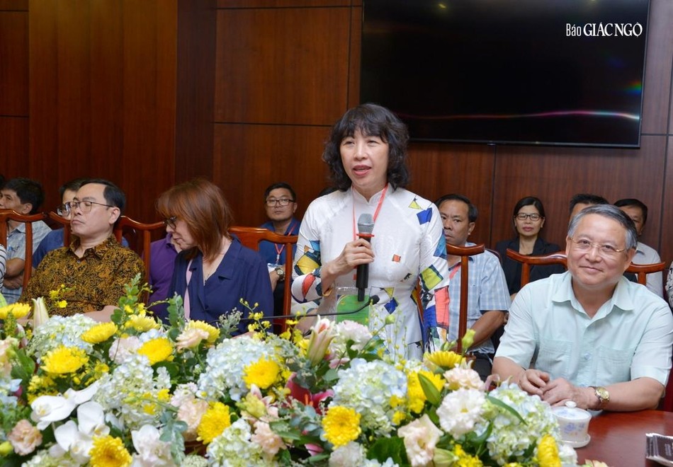 PGS.TS. Đỗ Lan Hiền phát biểu tri ân chư tôn đức Ban Trị sự Phật giáo TP.HCM PGS.TS. Đỗ Lan Hiền phát biểu tri ân chư tôn đức Ban Trị sự Phật giáo TP.HCM