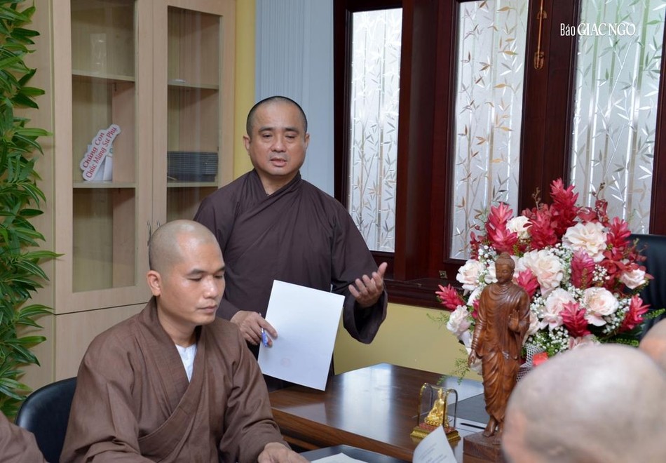 Thượng tọa Thích Tâm Hải phát biểu tại buổi họp