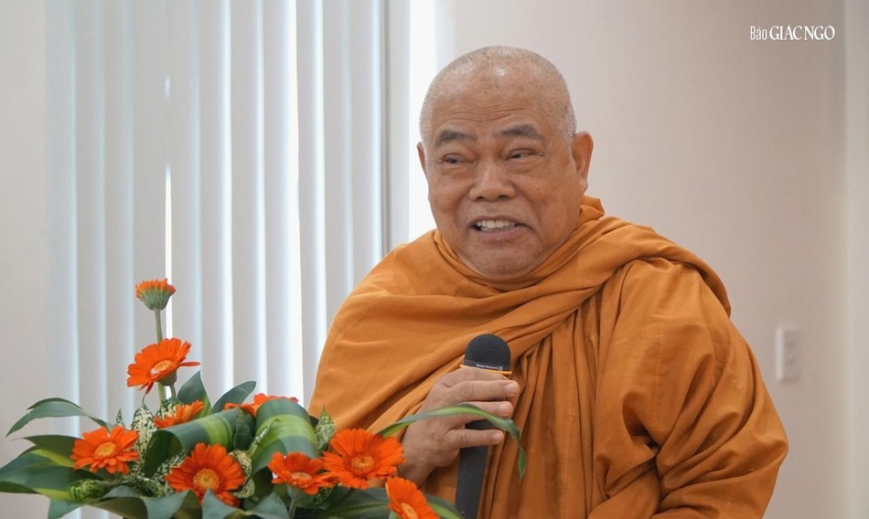 Hòa thượng Thích Giác Toàn, động viên các em học sinh Hòa thượng Thích Giác Toàn, động viên các em học sinh