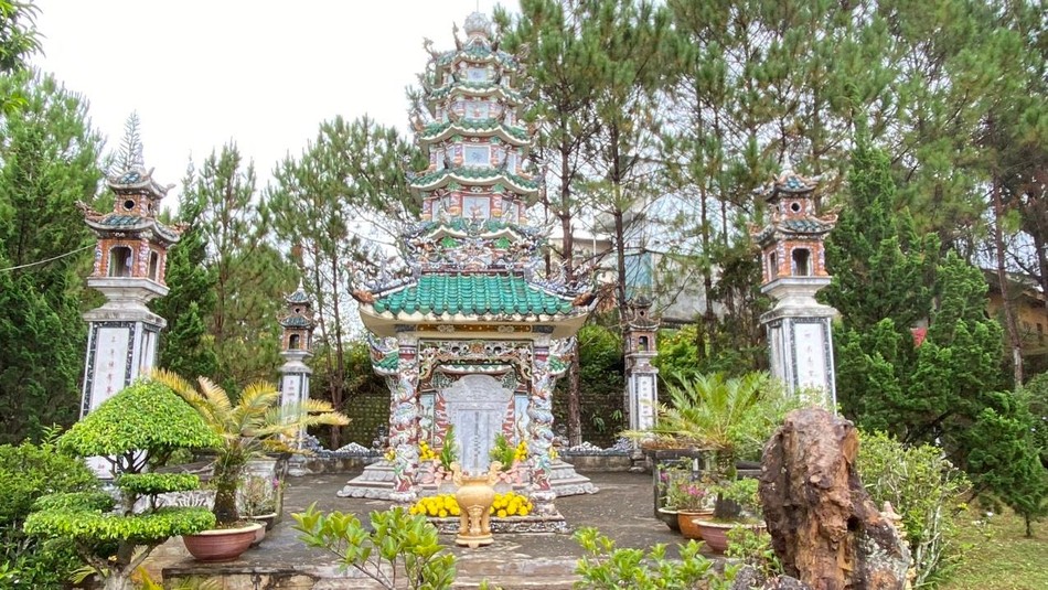 Bảo tháp của Hòa thượng tại chùa Linh Sơn Bảo tháp của Hòa thượng tại chùa Linh Sơn