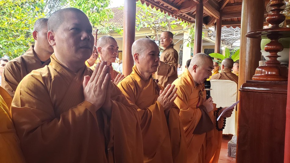 Môn đồ pháp quyến dâng lời tác bạch