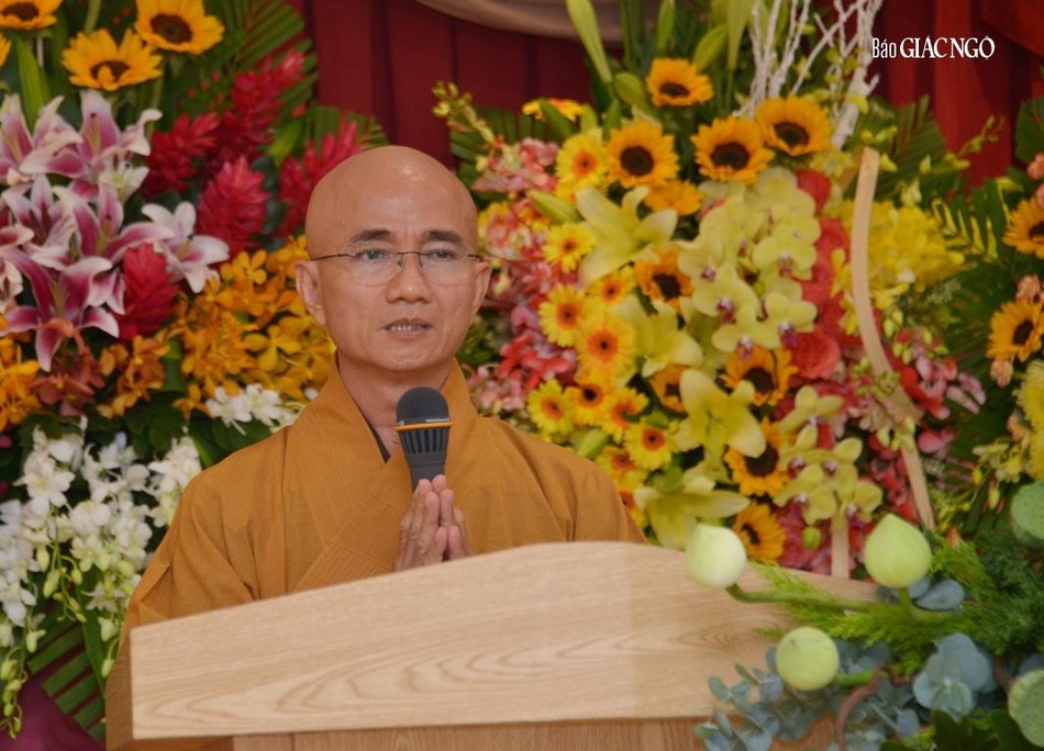 Thượng tọa Thích Thiện Quý thay mặt Ban Thường trực Ban Trị sự phát biểu