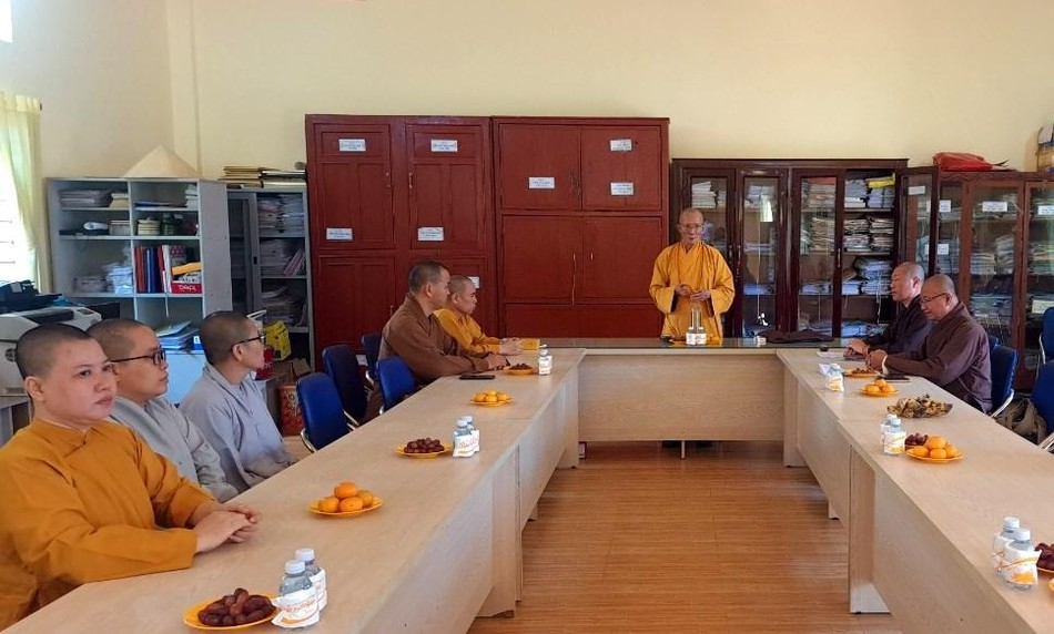 Hòa thượng Thích Huệ Trí, Trưởng ban Trị sự Phật giáo tỉnh phát biểu chỉ đạo đến Văn phòng Ban Trị sự Phật giáo tỉnh - Ảnh: Quảng Chuyên Hòa thượng Thích Huệ Trí, Trưởng ban Trị sự Phật giáo tỉnh phát biểu chỉ đạo đến Văn phòng Ban Trị sự Phật giáo tỉnh - Ảnh: Quảng Chuyên