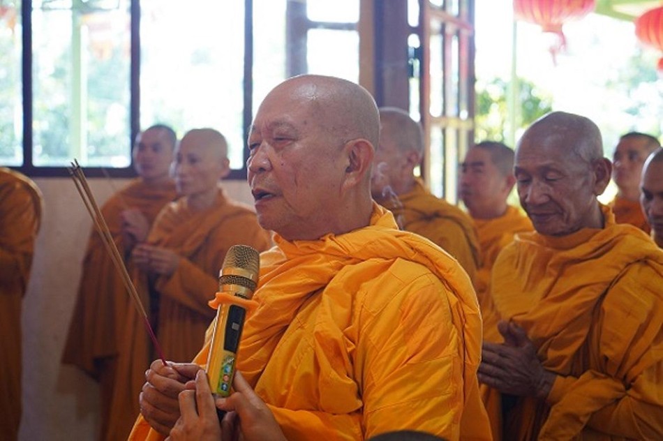 Chư tôn giáo phẩm Giáo đoàn III niêm hương tưởng niệm cố Hòa thượng Giác Độ Chư tôn giáo phẩm Giáo đoàn III niêm hương tưởng niệm cố Hòa thượng Giác Độ