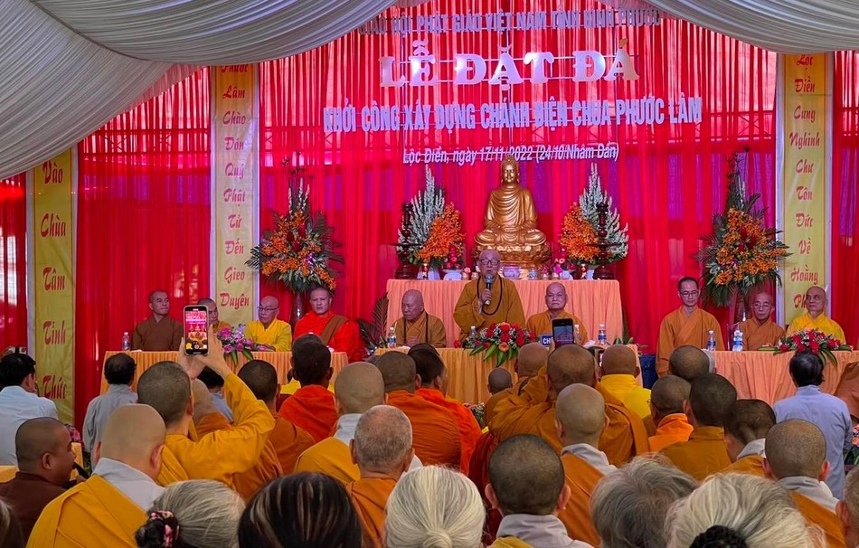 Hòa thượng Thích Như Tín đạo từ tại buổi lễ Hòa thượng Thích Như Tín đạo từ tại buổi lễ