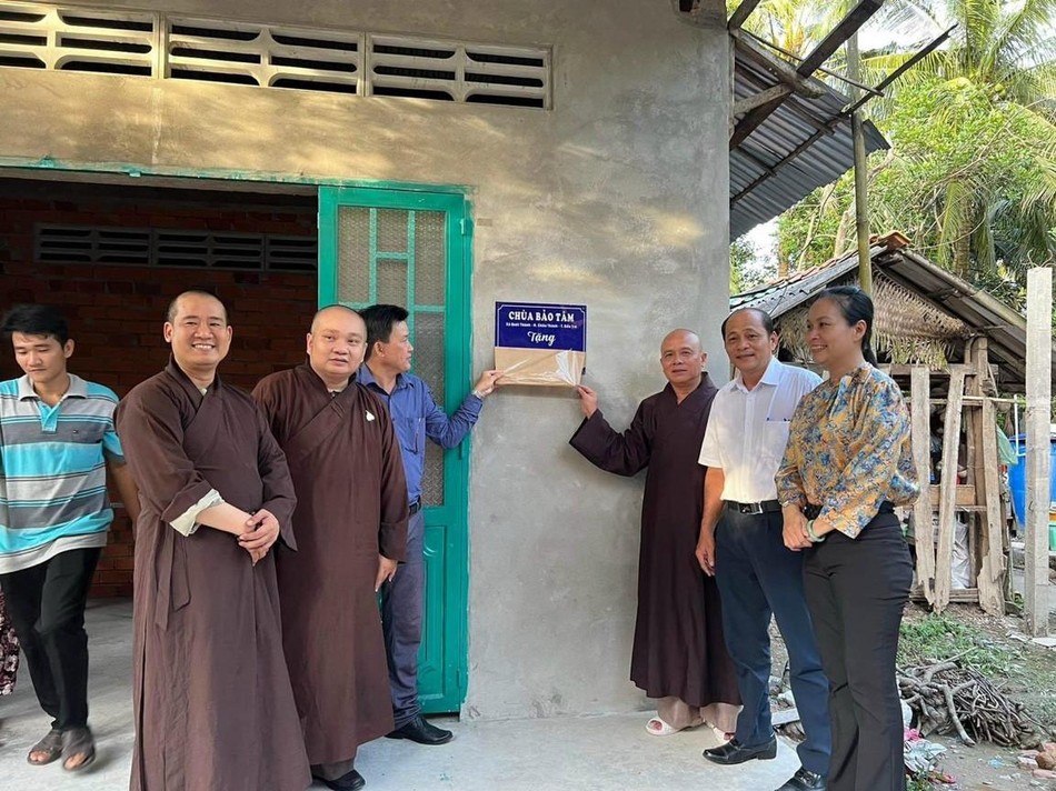 Chùa Bảo Tâm, huyện Châu Thành bàn giao nhà tình thương đến hộ nghèo Chùa Bảo Tâm, huyện Châu Thành bàn giao nhà tình thương đến hộ nghèo