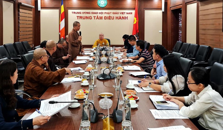 Hòa thượng Thích Thanh Nhiễu chủ trì buổi họp Hòa thượng Thích Thanh Nhiễu chủ trì buổi họp