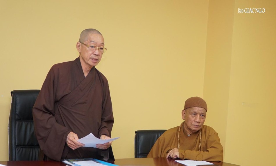 Hòa thượng Thích Hiển Đức chủ trì buổi họp đoàn