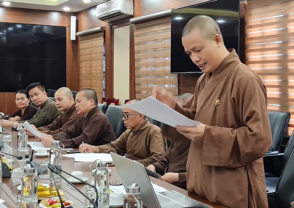 Thượng tọa Thích Minh Quang thông qua danh sách nhân sự Thượng tọa Thích Minh Quang thông qua danh sách nhân sự