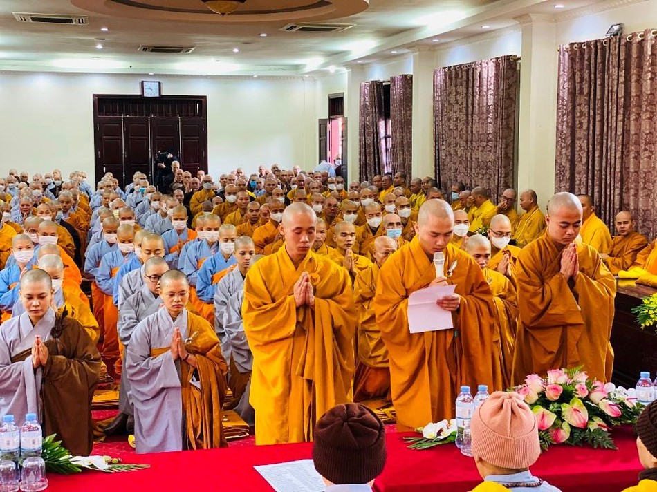 Đại diện giới tử đọc lời phát nguyện cần cầu thọ giới pháp