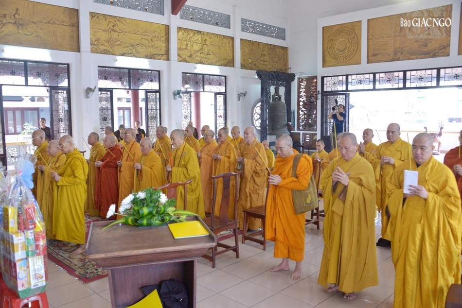 Chư tôn giáo phẩm Hội đồng Chứng minh, Hội đồng Trị sự, các ban, viện Trung ương, Ban Trị sự GHPGVN TP.HCM thành kính đảnh lễ Giác linh, niêm hương tưởng niệm Chư tôn giáo phẩm Hội đồng Chứng minh, Hội đồng Trị sự, các ban, viện Trung ương, Ban Trị sự GHPGVN TP.HCM thành kính đảnh lễ Giác linh, niêm hương tưởng niệm