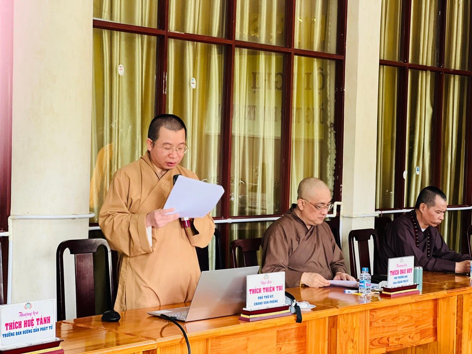 Đại diện Ban Thư ký báo cáo tại buổi họp Đại diện Ban Thư ký báo cáo tại buổi họp