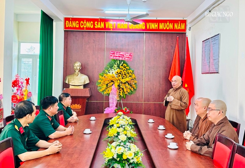 Thượng tọa Thích Nhật Thiện chúc mừng đến lãnh đạo, chiến sĩ Ban Chỉ huy Quân sự quận 10 Thượng tọa Thích Nhật Thiện chúc mừng đến lãnh đạo, chiến sĩ Ban Chỉ huy Quân sự quận 10