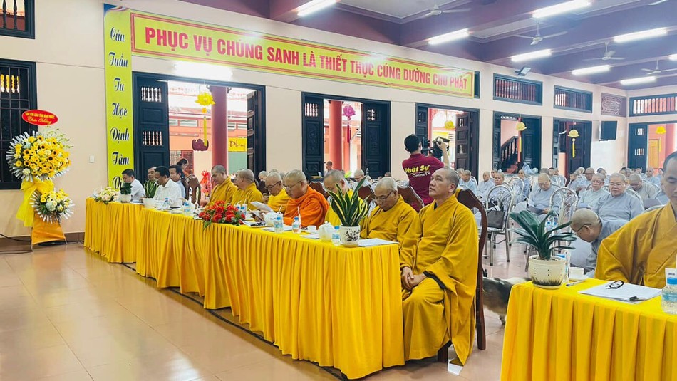 Chư tôn đức Tăng Ni, quý khách tham dự hội nghị