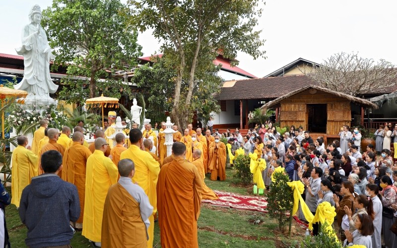 Lễ an vị với sự tham dự của chư Tăng Ni, Phật tử địa phương Lễ an vị với sự tham dự của chư Tăng Ni, Phật tử địa phương