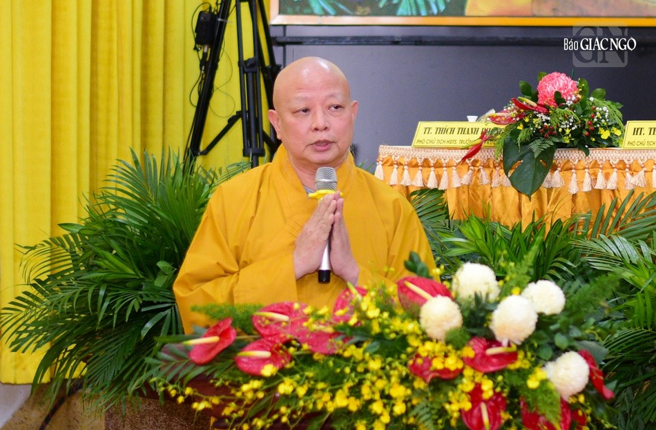 Hòa thượng Thích Lệ Trang trình danh sách nhân sự dự kiến Ban Nghi lễ Hòa thượng Thích Lệ Trang trình danh sách nhân sự dự kiến Ban Nghi lễ