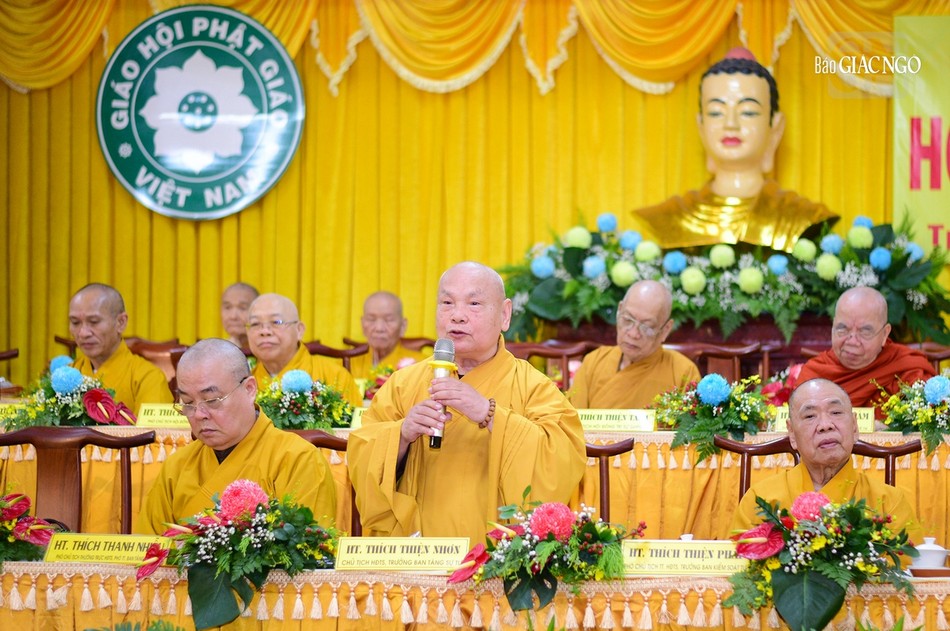 Hòa thượng Thích Thiện Nhơn đã lấy ý kiến đại biểu thống nhất thông qua các văn bản, nội dung tại hội nghị Hòa thượng Thích Thiện Nhơn đã lấy ý kiến đại biểu thống nhất thông qua các văn bản, nội dung tại hội nghị