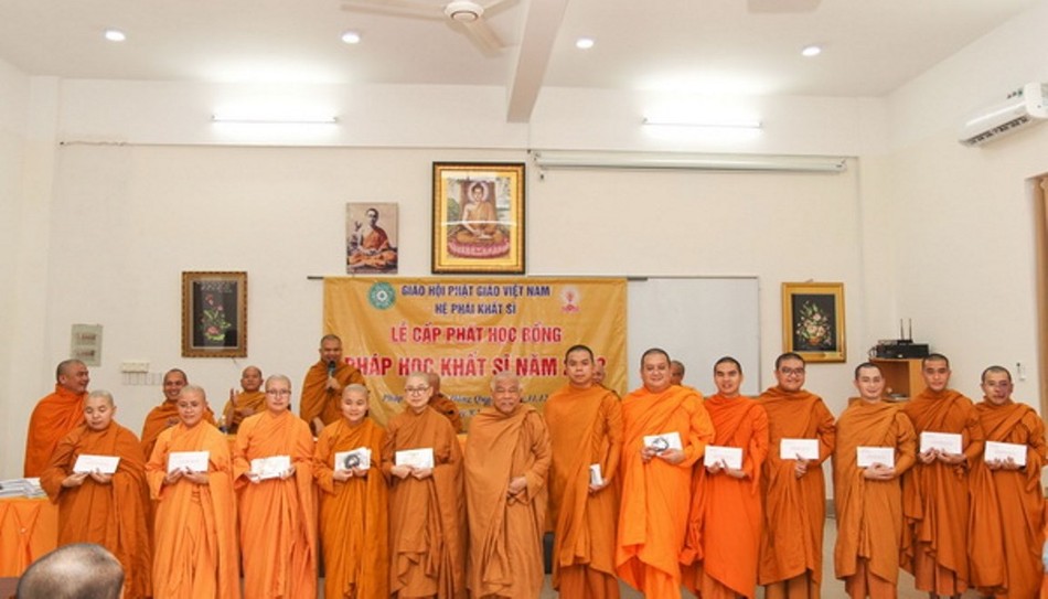 Trao học bổng cho Tăng Ni sinh Hệ phái Khất sĩ Trao học bổng cho Tăng Ni sinh Hệ phái Khất sĩ